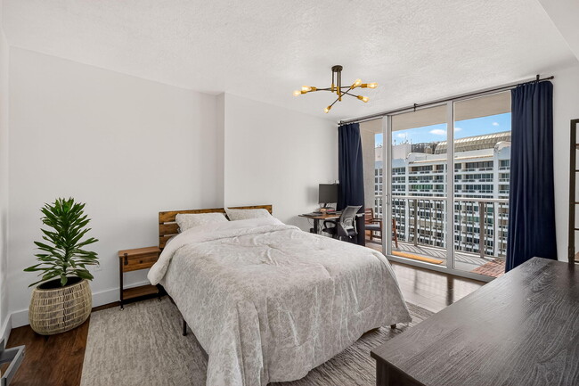 Building Photo - 1750 N Bayshore Dr