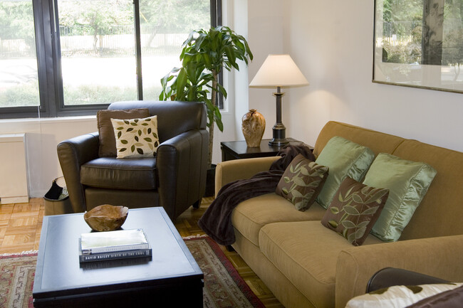 Living area with parquet flooring - eaves Glover Park