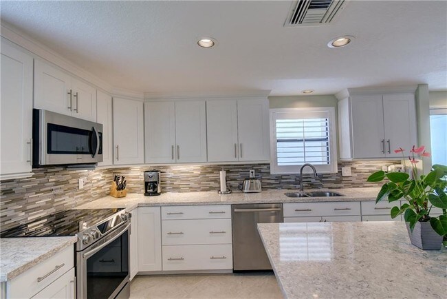 Building Photo - 6101 SE Landing Way