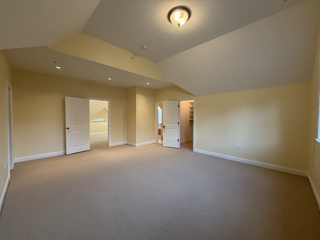 Building Photo - 38 Courtyard Pl