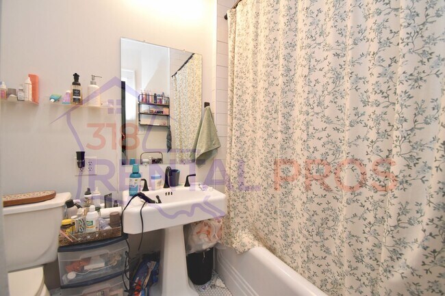 Building Photo - 3 Bed 2 Bath Home Within Walking Distance to Tech!
