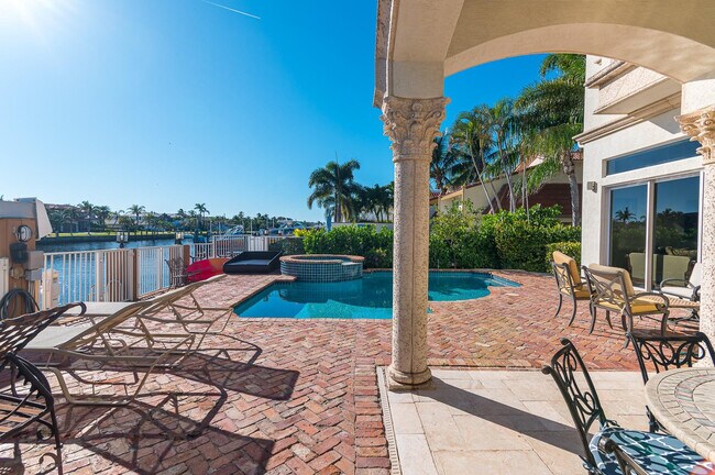 Building Photo - 580 Admirals Way