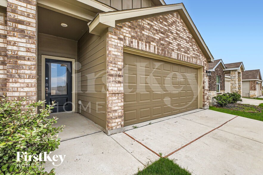 Building Photo - 1212 Treehouse Ln