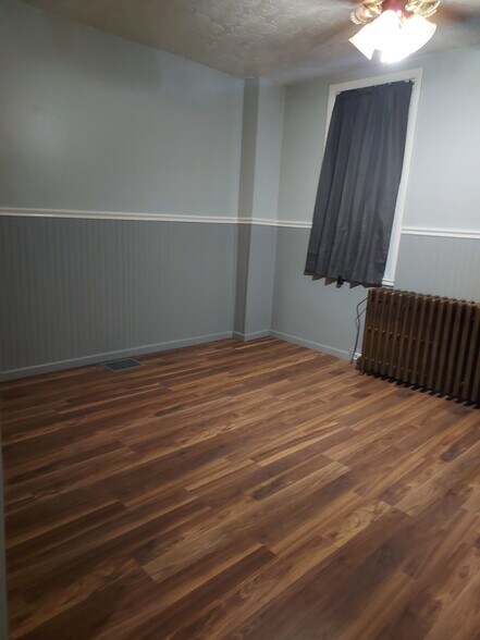 Building Photo - 633 Baldwin St