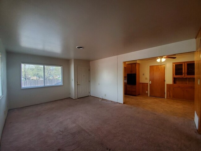 Building Photo - Cute 2 bedroom, 1 bath in Carmichael!