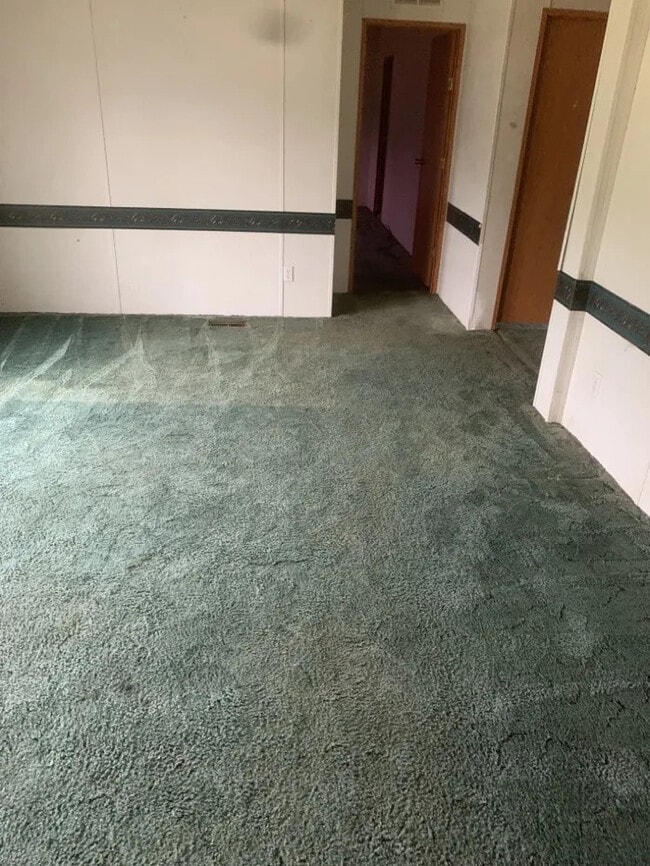 Building Photo - 3 Bedroom 2 Bedroom House