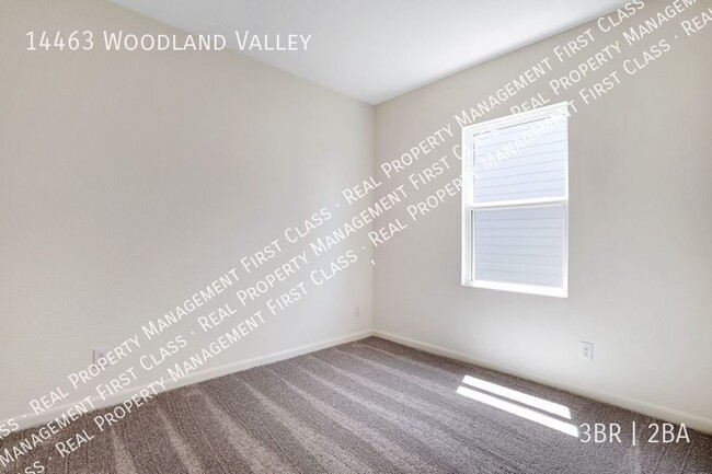 Building Photo - 14463 Woodland Vly