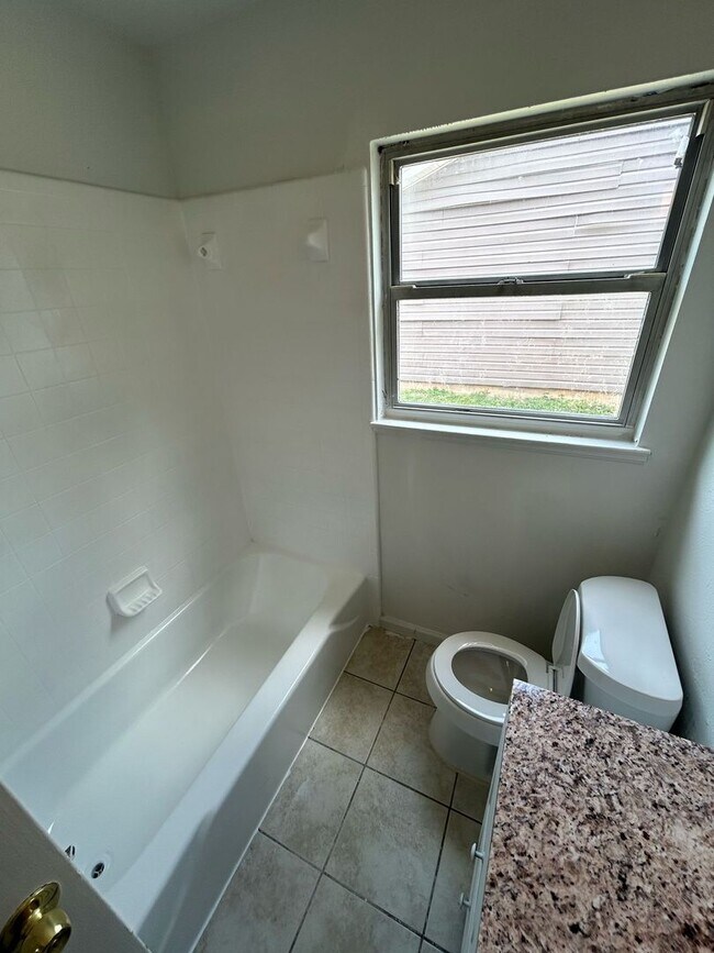 Building Photo - Modern living meets exceptional comfort