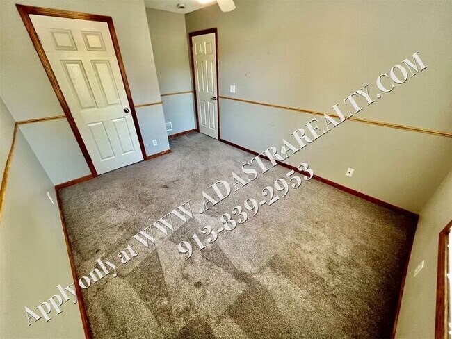 Building Photo - Updated 4 Bed 2.5 Bath in Olathe-Available...
