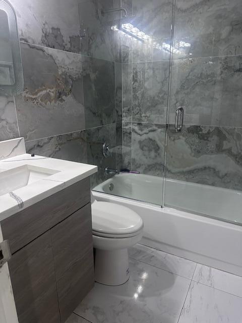 Building Photo - 7758 Blairwood Cir N