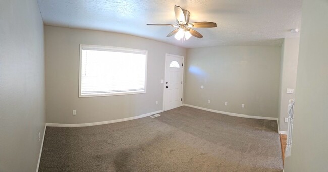 Building Photo - Townhouse For Rent In Rexburg