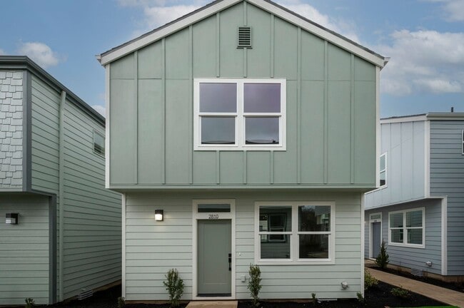 Building Photo - Move In Special Up to 3 Month's Free !! Ne...