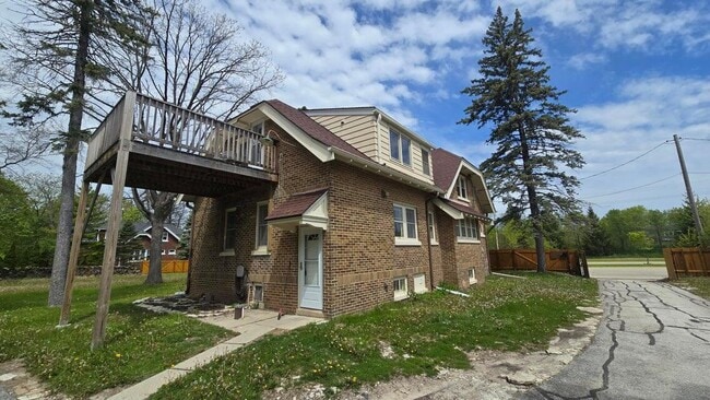 Building Photo - 1401 W Brown Deer Rd