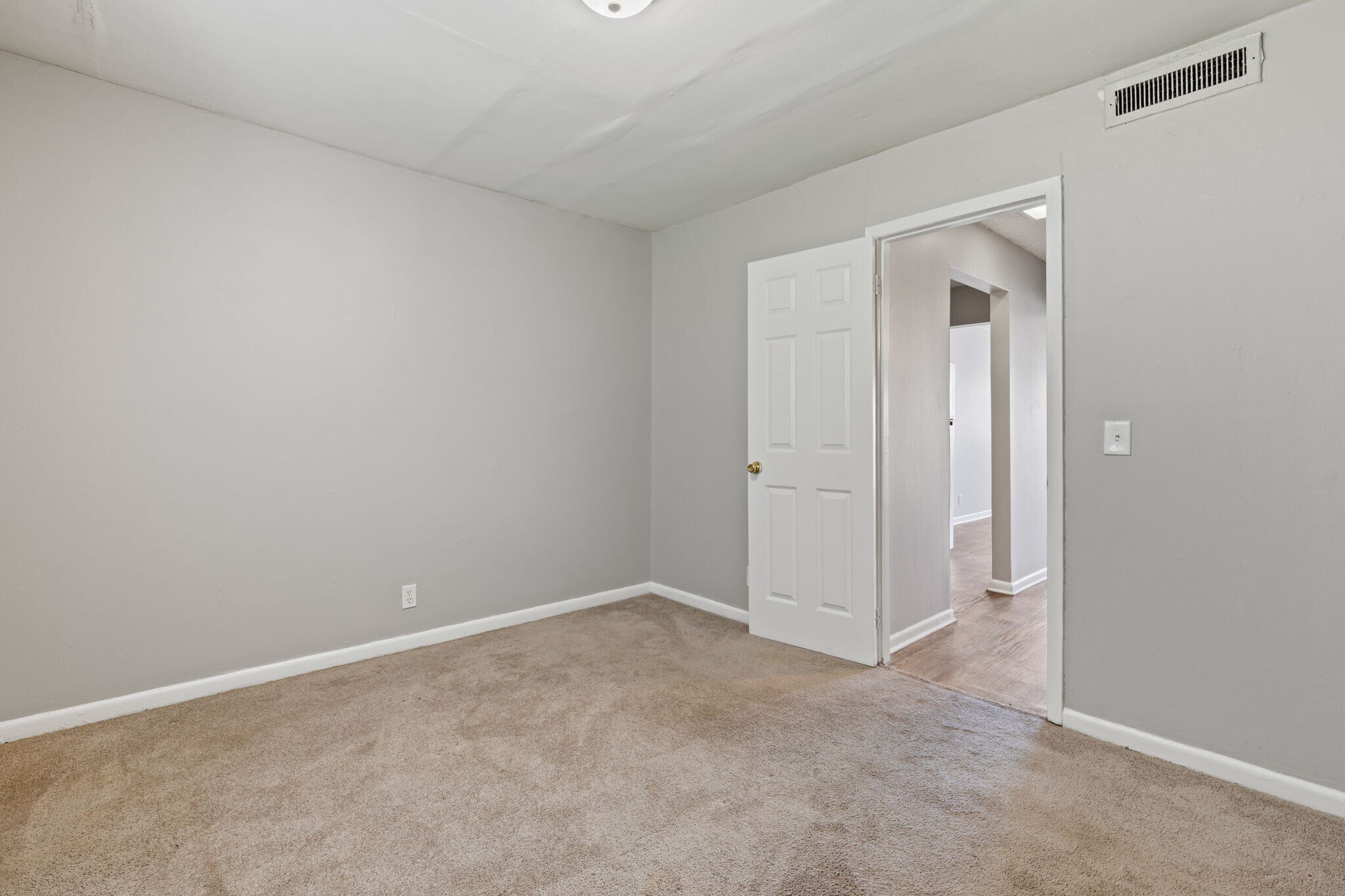 Building Photo - 800 Anderson Ln