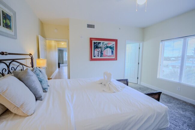 Building Photo - 16819 Front Beach Rd