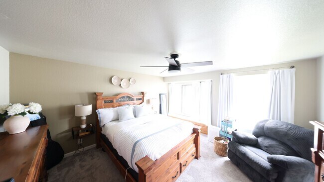 Building Photo - 3 Bed 2.5 Bath - View - Culdesac - Dog per Approval - NAS Whidbey