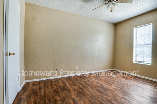 Building Photo - 318 Overlook Dr