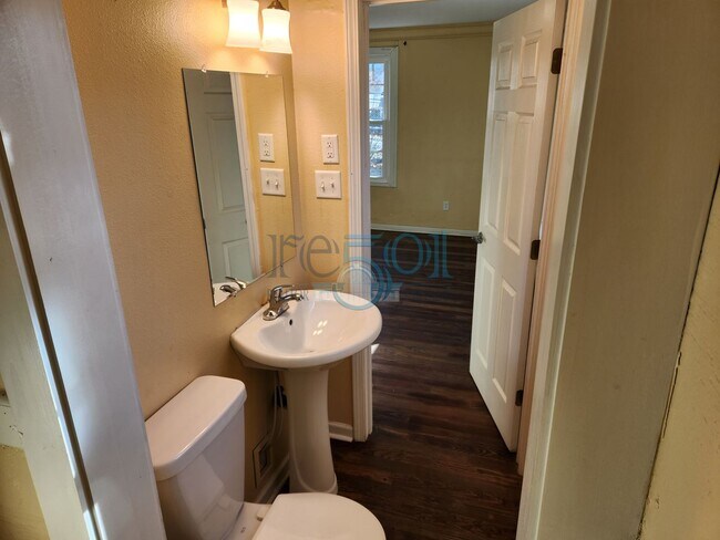 Building Photo - Great Family Home!  4BR 2 BA