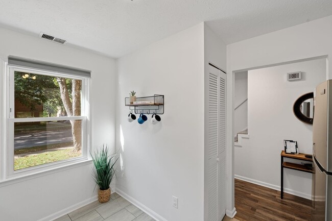 Building Photo - 747 Spring Meadows Dr