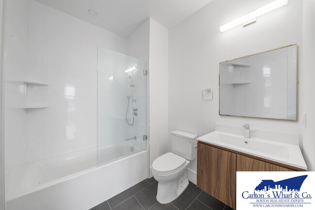 Building Photo - 218 Old Colony Ave