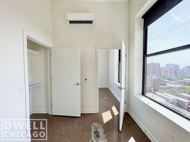 Building Photo - 1139 W Lawrence Ave