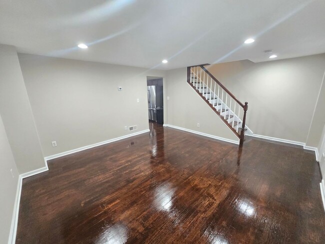 Building Photo - Beautiful 4 Bedroom 2 Bathroom East Baltim...