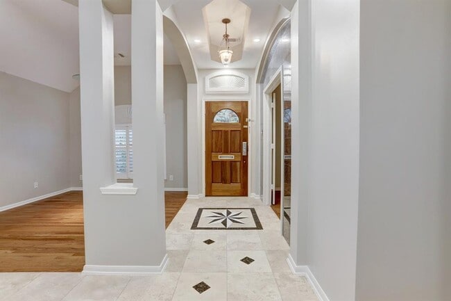 Building Photo - 1117 Carriage Ct