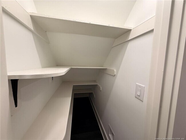 Building Photo - 1610 N Stonegate Dr