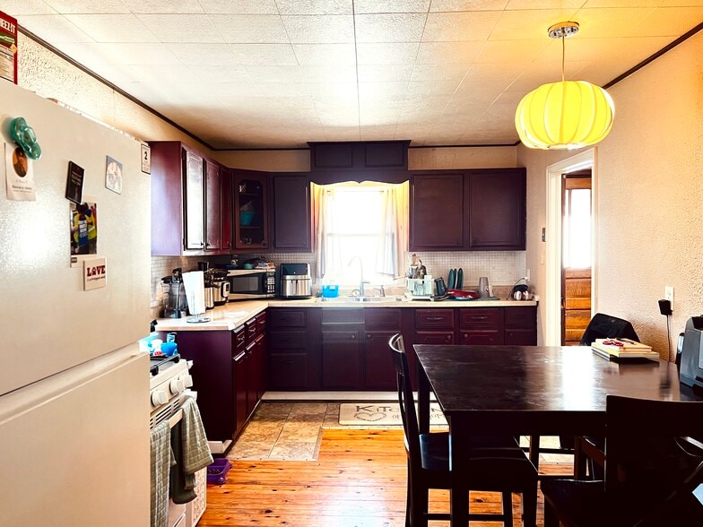 Building Photo - 608 S Webber St