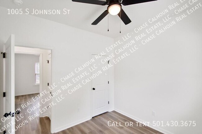 Building Photo - 1005 Johnson St