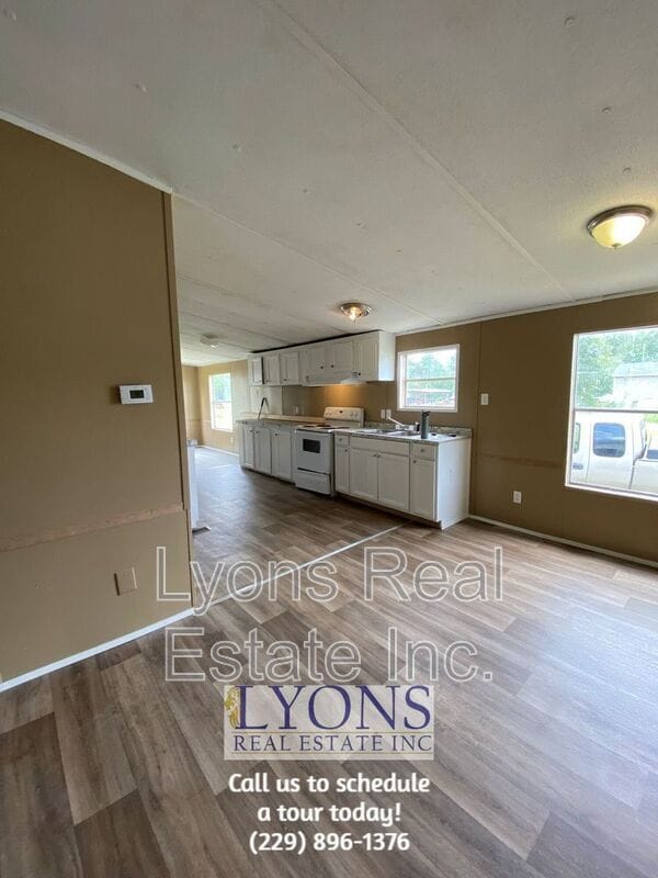 Building Photo - 502 Crestview Dr