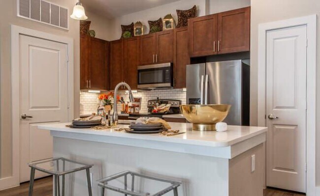Building Photo - 2 bedroom in Houston TX 77009