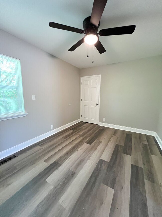 Building Photo - Renovated Home Off Madison Street – Pet Friendly!