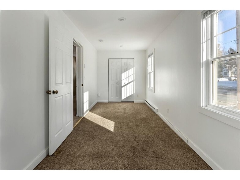 Building Photo - 203 Annapolis St W