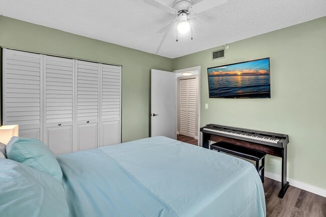 Building Photo - 14623 Bonaire Blvd