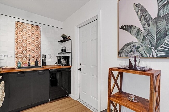 Building Photo - 754 NE 40th St