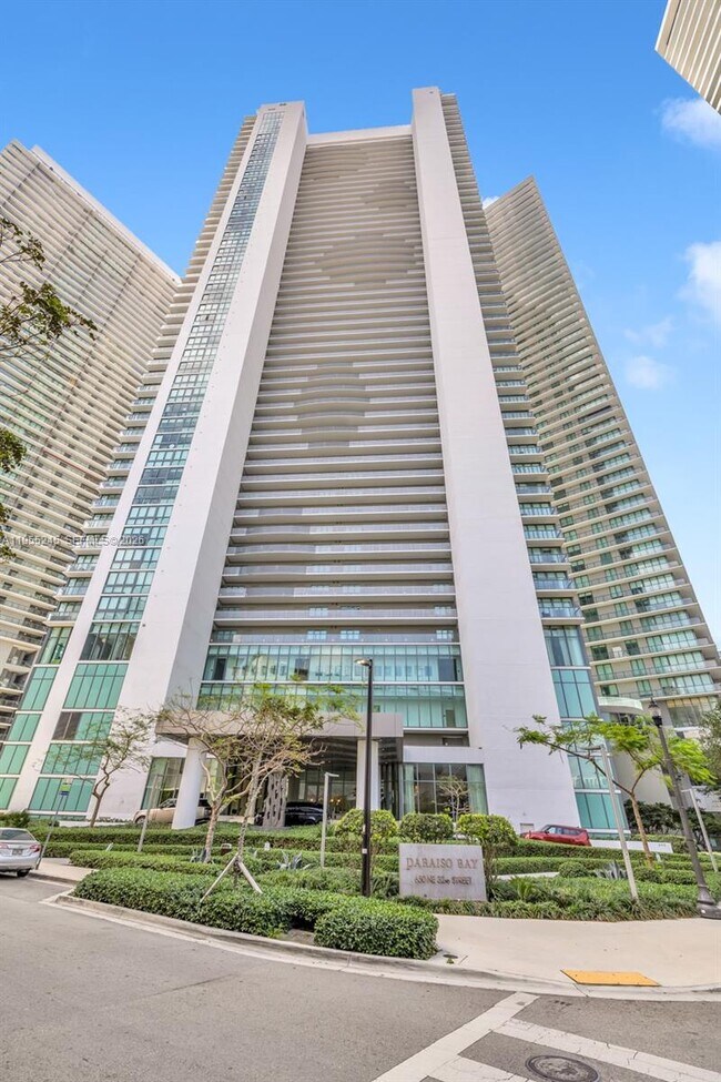 Building Photo - 650 NE 32nd St