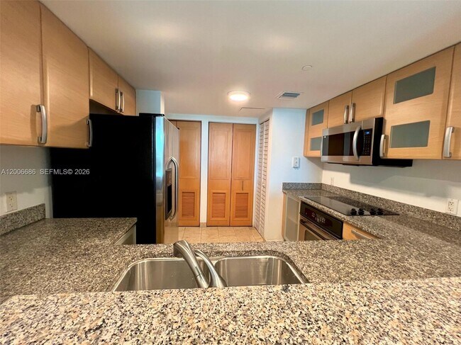 Building Photo - 2101 Brickell Ave