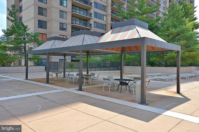 Building Photo - 3701 S George Mason Dr