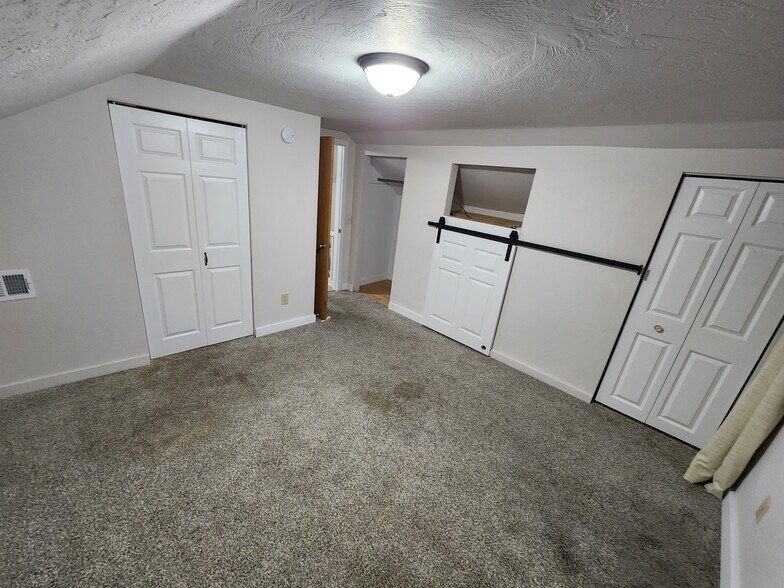 Building Photo - 209 Parkway Ave