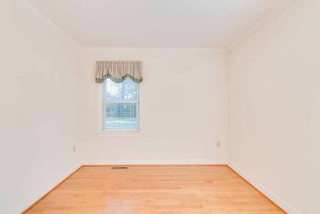 Building Photo - 8406 Holly Hill Rd