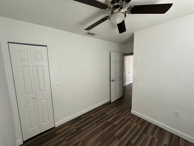 Building Photo - 3 Bed 3 Bath Townhouse