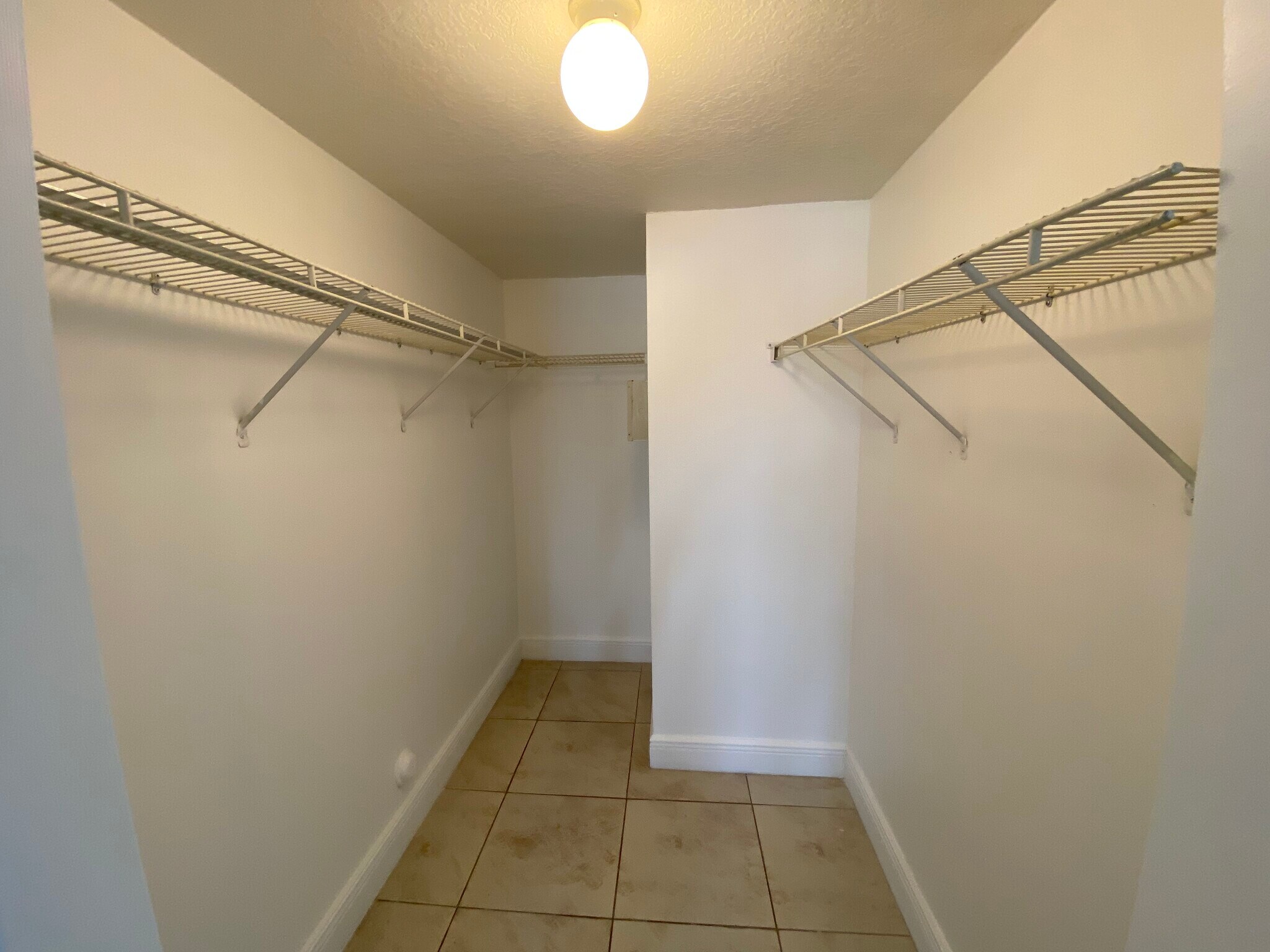 Building Photo - 2910 SE 13th Ave