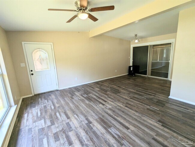 Building Photo - 9 Gentian Dr