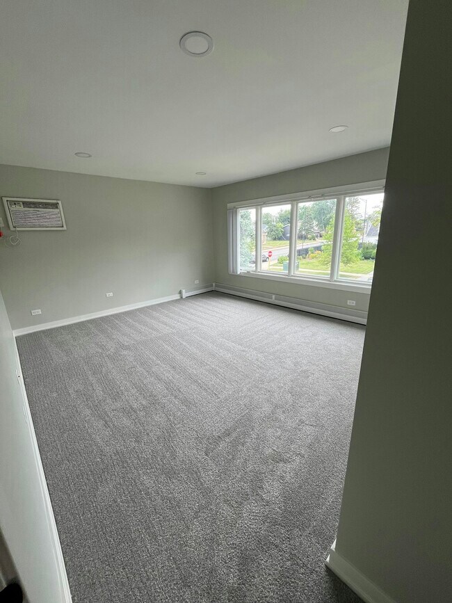 Building Photo - 278 N Oaklawn Ave