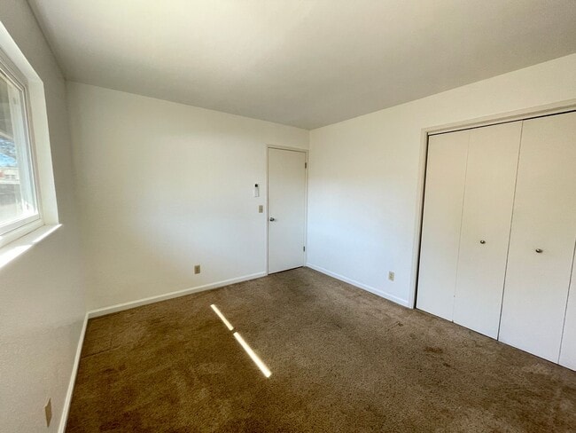 Building Photo - 12-775