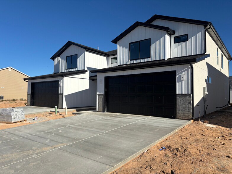 Building Photo - 2782 N Clark Pkwy