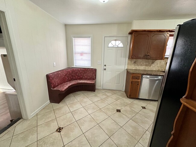 Building Photo - 3 Bed 2.5 bath house in OKC
