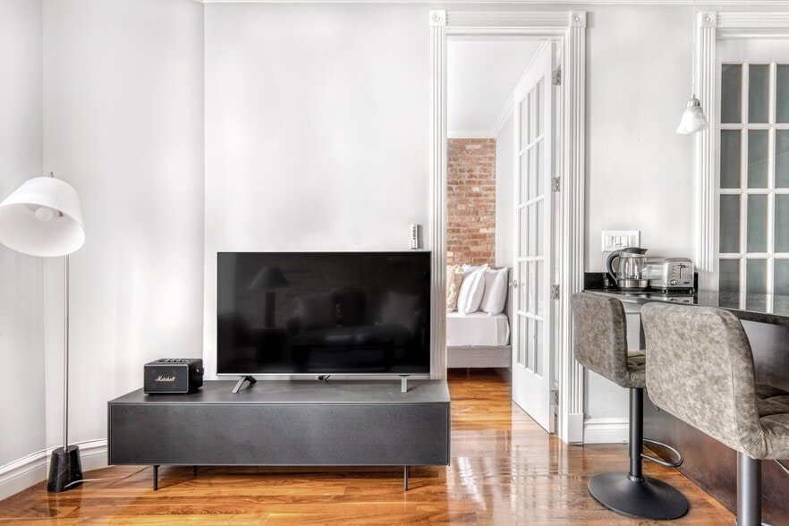 Building Photo - 20 Prince St