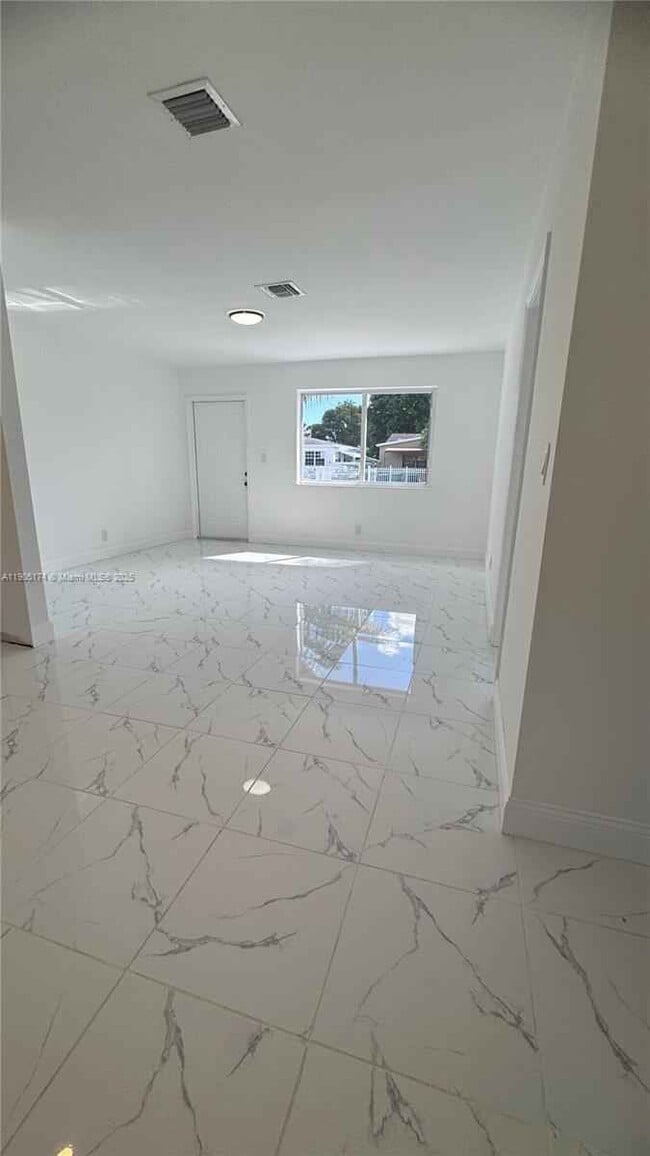 Building Photo - 901 NW 116th St